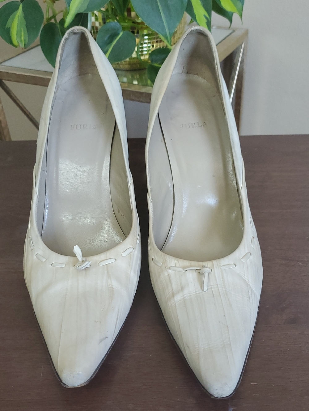 Italian Brand Furla Pointed Toe Pumps in Cream Leather